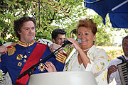 Tourismuschefin Dr. Gabriele Weihäupl begrüßte Ludwig II. und die Gäste